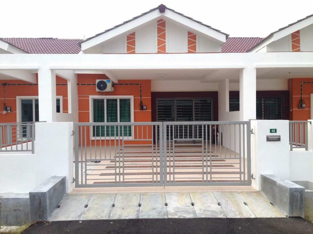 Nuha Homestay Seri Iskandar Luaran gambar